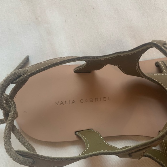NIB Valia Gabriel Sandal Olive Size 40 EUR / 9 US  goop $245 great deal!! NEW - Picture 2 of 5